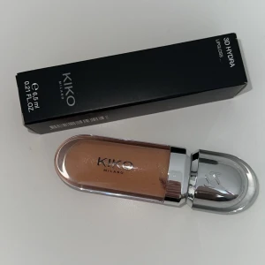 Kiko Milano - Säljer detta Läppglans Från Kiko i färgen 02. Endast testad på handen 🌞