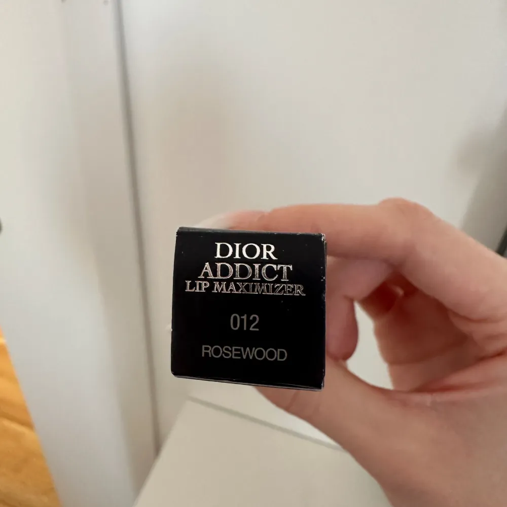 Säljer detta läppglans från Dior! Endast testad på handen! Färgen 012🩷. Övrigt.
