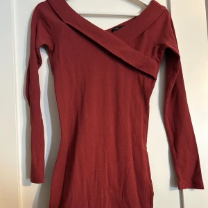 Klänning - Klänning i storlek xs i fint skick. Använda och testad en gång. 