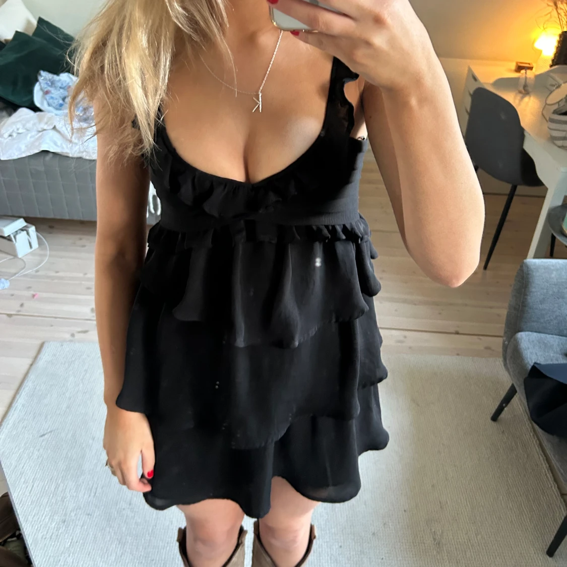 Kort volang klänning 