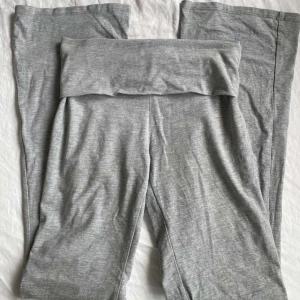 Yogapants - Ett par fina yogapants från ginatricot som jag säljer eftersom jag inte använder dem så mycket längre! Nypris är 359kr, kontakta gärna via frågor😊💕