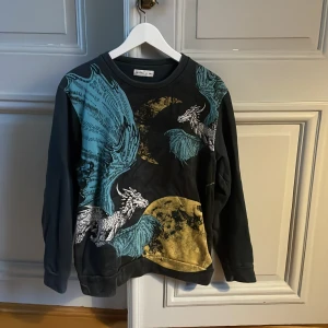 Etro crewneck  - Schysst tröja ifrån Etro i bra skick! Galet laidback/avicii!
