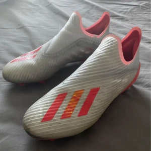 Fotbollsskor  - Använda sällan är ny typ