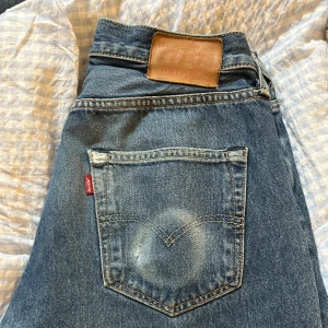 Levis jeans  - Säljer dessa då de inte passade mig💕 Skriv för mer bilder