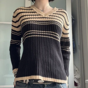 Randig stickad tröja - Supersöt randig stickad tröja💓 skriv ifall du har frågor 😎