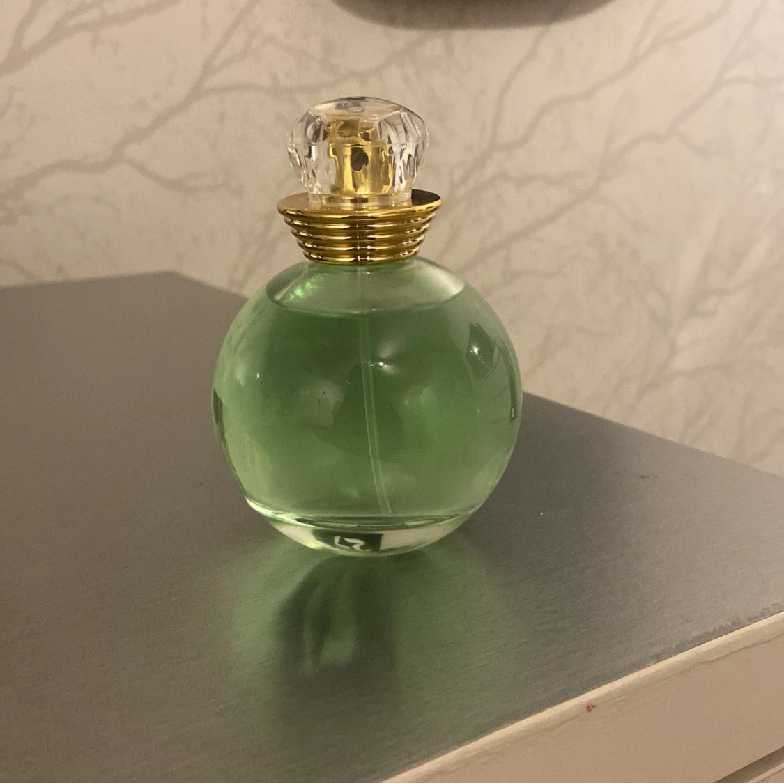 Parfym, lukta gott, öppnad men har bara luktat💕 - 90