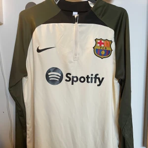 Barcelona Tracksuit - Aldrig kommit till användning och är därför nyskick!