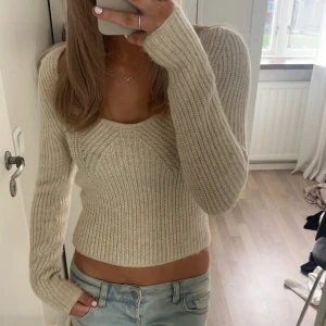 Stickad tröja  - Stickad tröja från Gina tricot i nyskick 