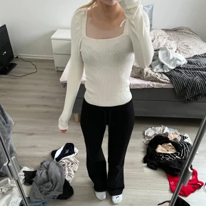 Tröja - Säljer denna med puff på axlarna 