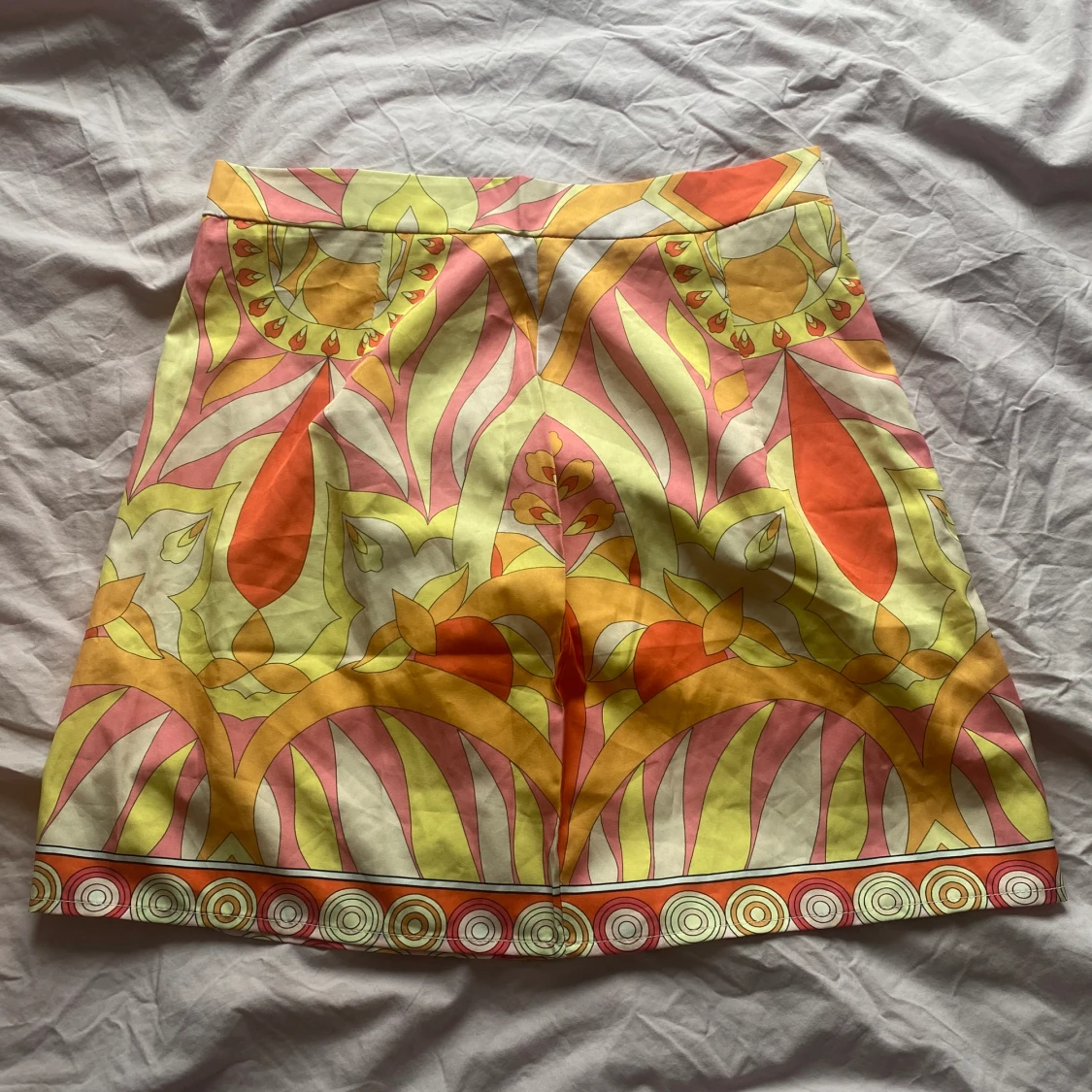 Kort kjol med mönster  - 91