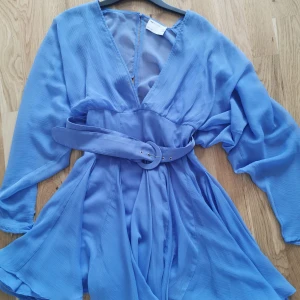 Riktigt snygg klänning  - Blå sommar klänning till olika tillfällen 