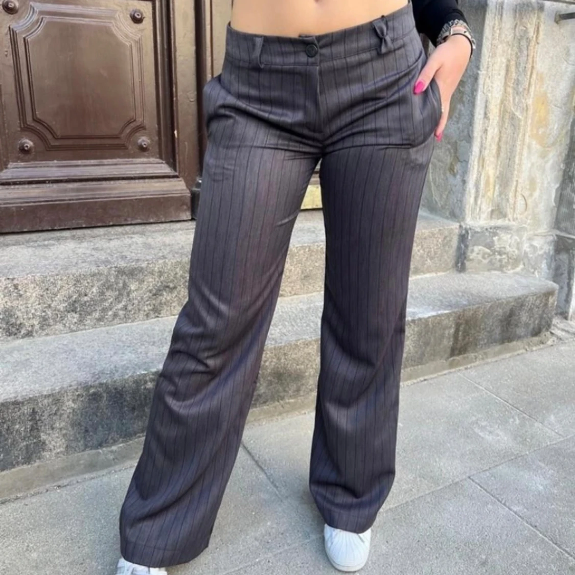 Gråa kostymbyxor  - 91