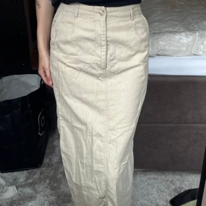 Linne kjol från Indiska - Superfin kjol köpt på sellpy som ursprungligen är från Indiska. Hade så gärna behållt men den är lite liten i midjan för mig! (Bilder tagna från sellpy men fixar egna om det önskas)