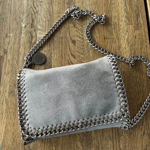 Stella McCartney liknande väska - En Stella McCartney liknande väska helt oanvänd💗