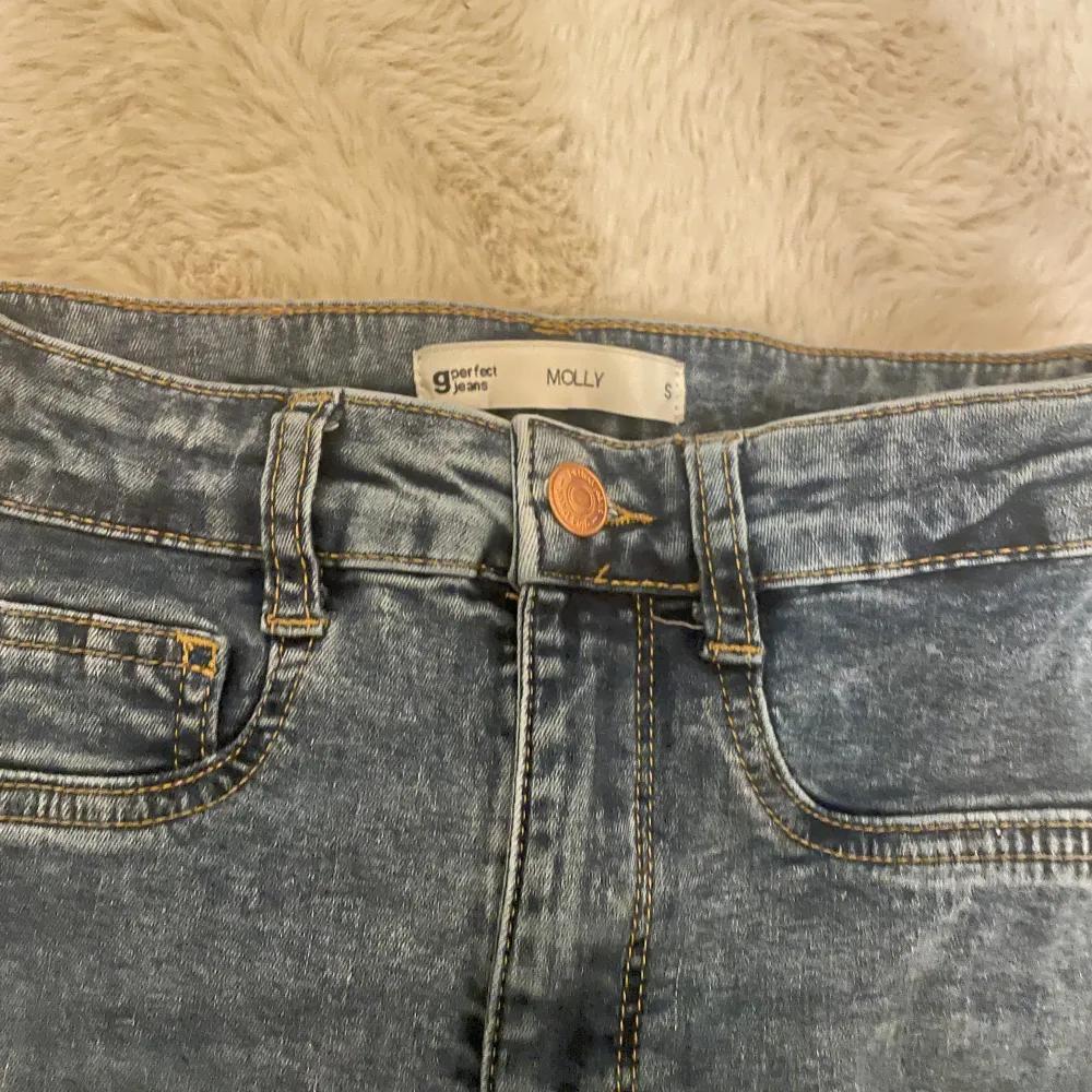 Oandvända jeans från gina som ej kommer till andvändning.  Har dubbel par! !!!står ej för frakt!!!. Jeans & Byxor.