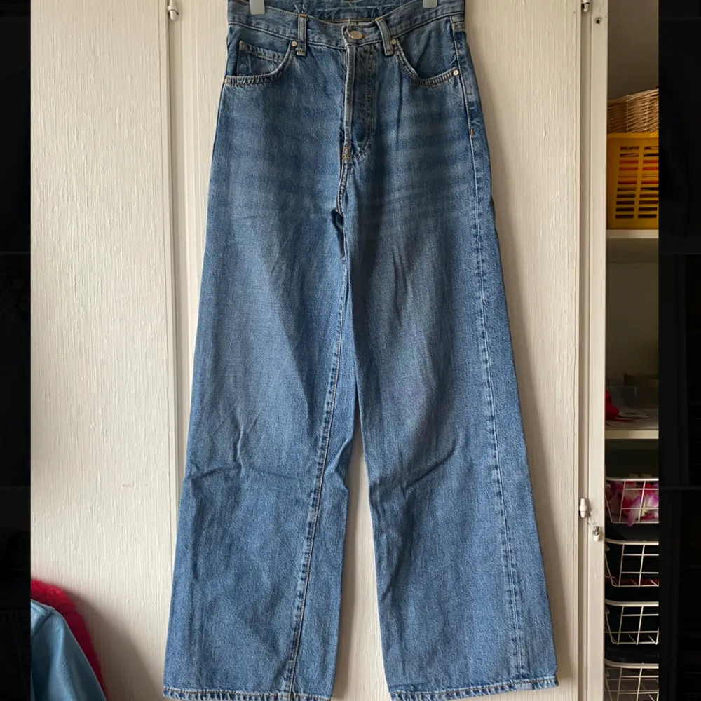 Jeans från Gina Tricot i storlek XS. Jeans & Byxor.