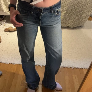 Zara Jeans - Säljer dessa byxor från Zara då jag inte använder dem. Köpta i höst och använda kanske 2 ggr:) Vääldigt fina bara inte min stil!