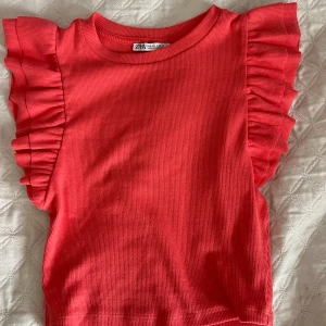 Zara topp - Jätte söt topp ifrån zara. Hör av dig om du har någon fråga. 