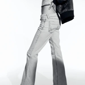 Bootcut jeans - Helt oanvända jeans från H&M👖Jättesnygga med coola bakfickor!👌🏼