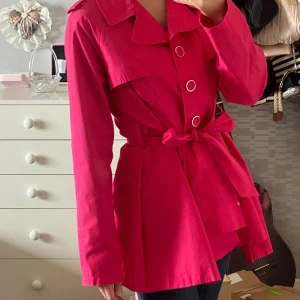 Rosa kortare trenchcoat / jacka - Bara använd en gång 💕