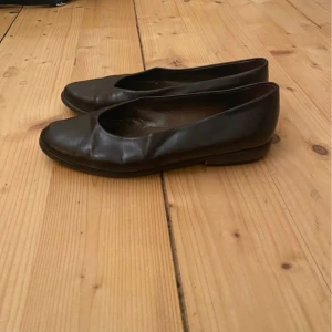 Balerinaskor  - Jättefina bruna ballerinaskor, jättebra skick! 