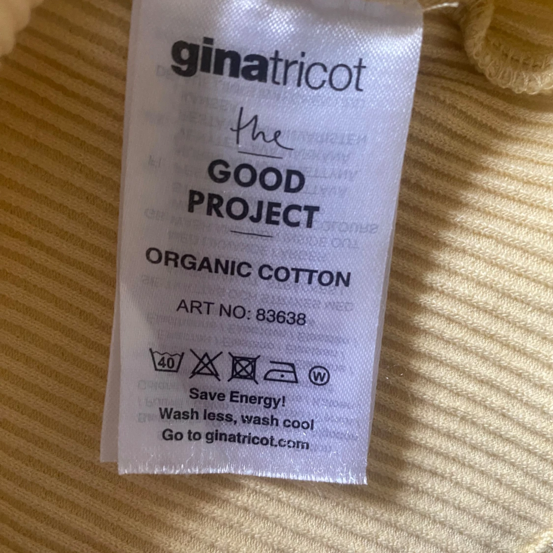 Ljusgult ribbat linne från Gina Tricot - 93