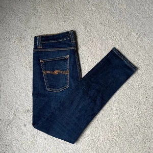 Nudie jeans - Nudie jeans i modellen lean Dean 31/32, mycket bra skick, säljer för 499. Hör av dig vid minsta fundering!