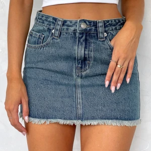 White fox denim kjol - Storlek S, säljs då den inte används. Ny och aldrig använd!  Köpt för 40€ säljer för 200kr