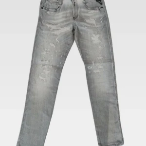 Replay anbass 30/32 - Säljer mina fina replay anbass storlek 30/32 kostar 1800 nya, dom är fortfarande i fint skick använda fåtal gånger. Kan frakta mot kostnad