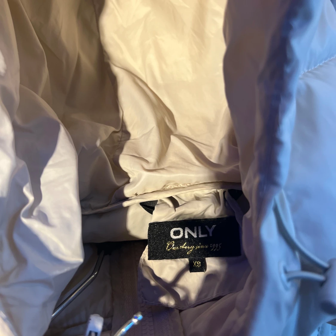 En beige väst  - 90