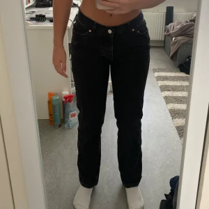 Jeans  - Jeans från ASOS som inte passar mig längre. Jättefin passform generellt och bra längd om man är 160 ish (skriv för fler bilder)