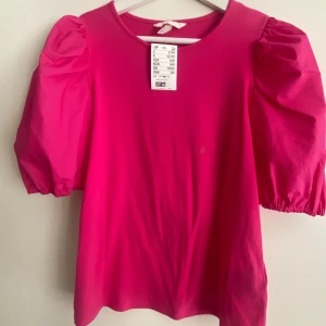Rosa tröja 🩷 - Jättefiiiiiin rosa tröja från HM. Aldrig använd bara testad. Passar S/M/L beroende på hur man vill att den ska sitta 🩷
