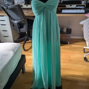 Turkos klänning - Varan e i bra skick. 