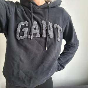 Gant hoodie, säljer pga att den inte längre kommer till användning 💛 