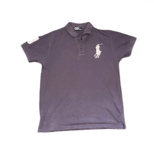 Ralph Lauren Polo - Ralph Lauren Polo  -Medium - Mycket bra skick                                För mer bilder skriv i DM! Pris kan diskuteras