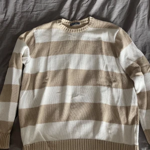 Stickad tröja - Från brandy melville, tyvärr bara använd en eller två gånger