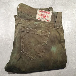 True religion - True religion jeans skinny fit med low waist.  Storlek 28  Kan tänka mig gå ner lite i pris:) 