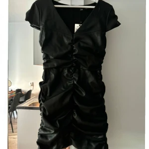 Pu klänning - Aldrig använd, prislapp kvar 