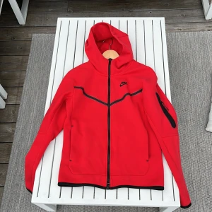 Nike tröja - Säljer nu min Nike tröja då den är för liten och inte kommer till användning Skick9/10