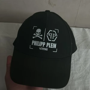 Philip plein keps  - Hej! Säljer min Philip plein keps i fint skick 