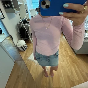 Mjuk tröja 🥰 - En mjuk, långärmad tröja ifrån hm. Storlek: S 🫶🏼 Hör av er vid frågor!! 