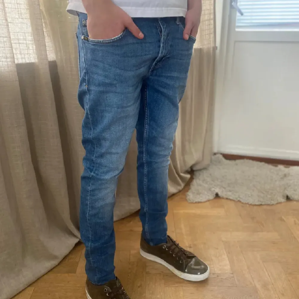 Säljer dessa tiger of Sweden jeans i väldigt bra skick. Nypris 1299 Mitt pris 339. Jeans & Byxor.