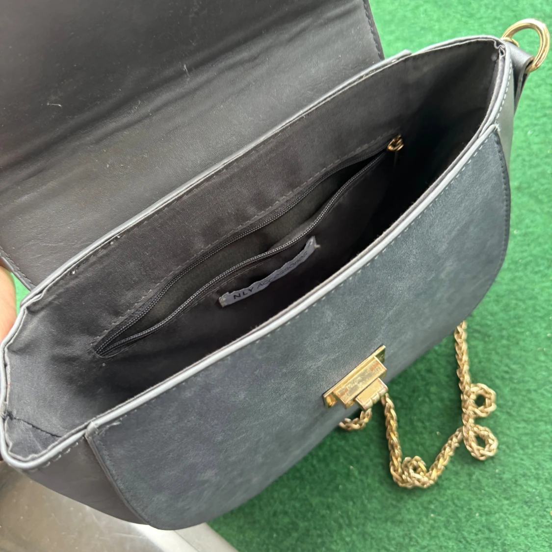 Olivfärg väska - 90