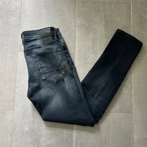 Jack and Jones jeans - Tja! Säljer ett par riktigt feta Jack and Jones jeans i slim fit. Storlek 29/32. Nypris runt 800kr. Använda några fåtal gånger. Hör av er vid frågor.