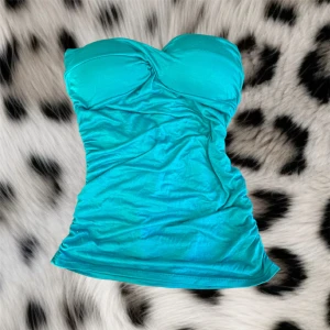 Blå tub topp💖 - Super fin blå tup top med cupa💖 Kan tyvärr inte hitta en lapp på den så vet inte vart den är ifrån):