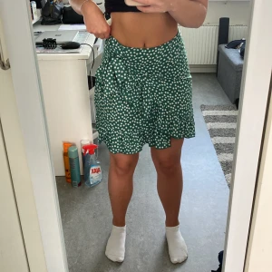 Grön omlottkjol - Jätte söt kjol till sommaren (skriv för fler bilder) 