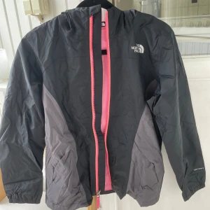 North Face Regnjacka  - Lightweight regnjacka från North Face 💫