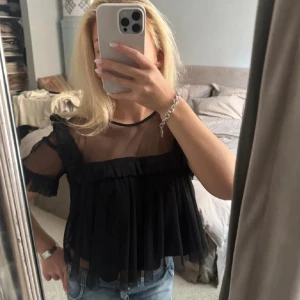 Zara topp - Säljer denna så himla fina tröjan från zara💕