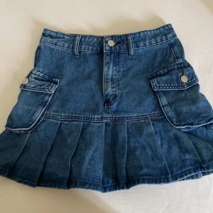 Jeans skirt - Väldigt fin jeans kjol som passar med allt! Helt ny 