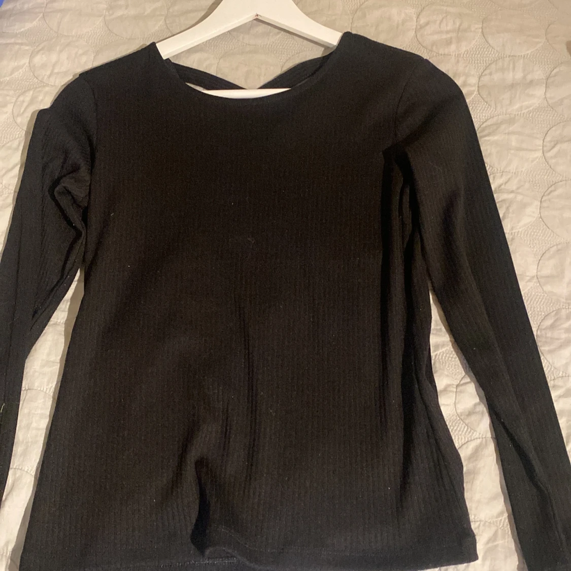 Fin svart ribbad långärmad tröja - 93